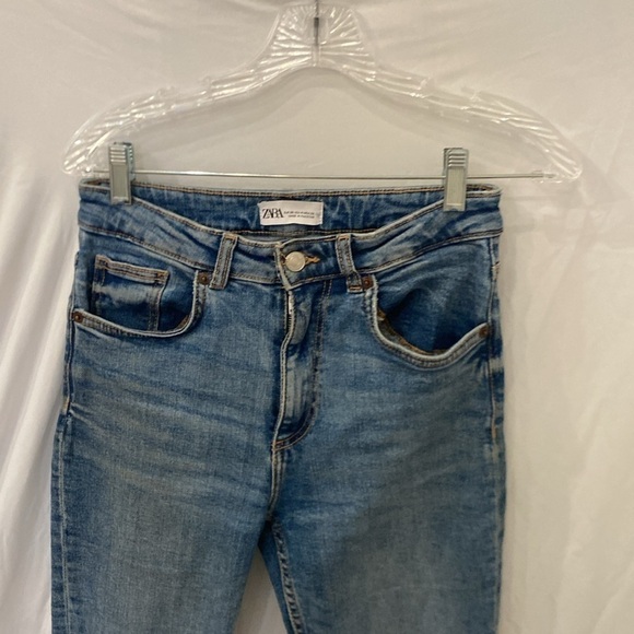 Zara High Rise straight Leg Jeans with Raw Hem sz 4 - Picture 3 of 6
